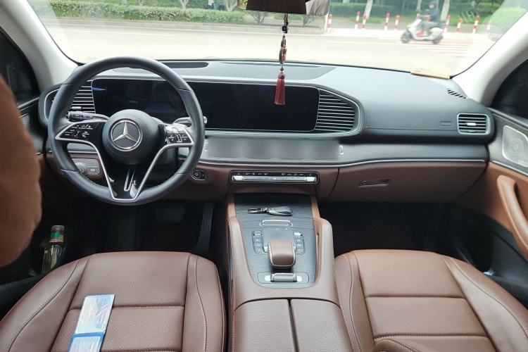 Used Mercedes-Benz GLE 2024 GLE 450 4MATIC Luxury Model Center Console