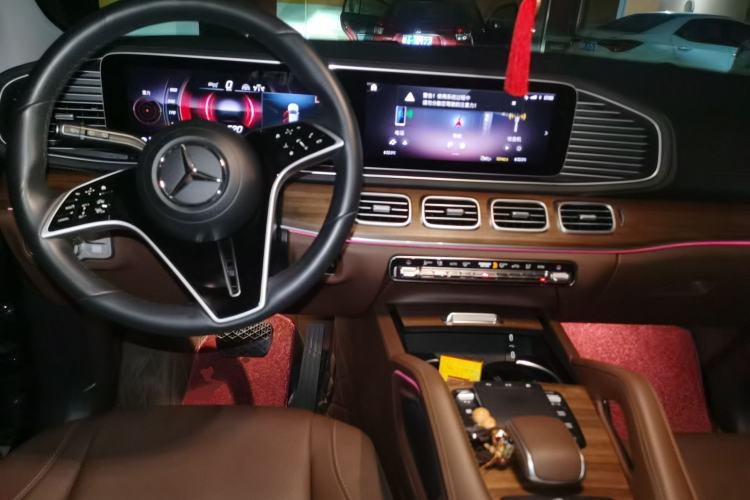 Used Mercedes-Benz GLE 2024 GLE 450 4MATIC Stylish Model Center Console