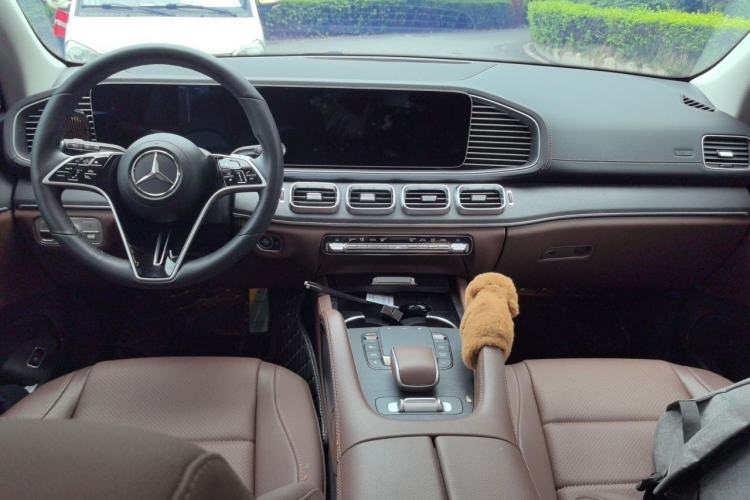 Used Mercedes-Benz GLE 2024 Refreshed GLE 350 4MATIC Stylish Edition Center Console