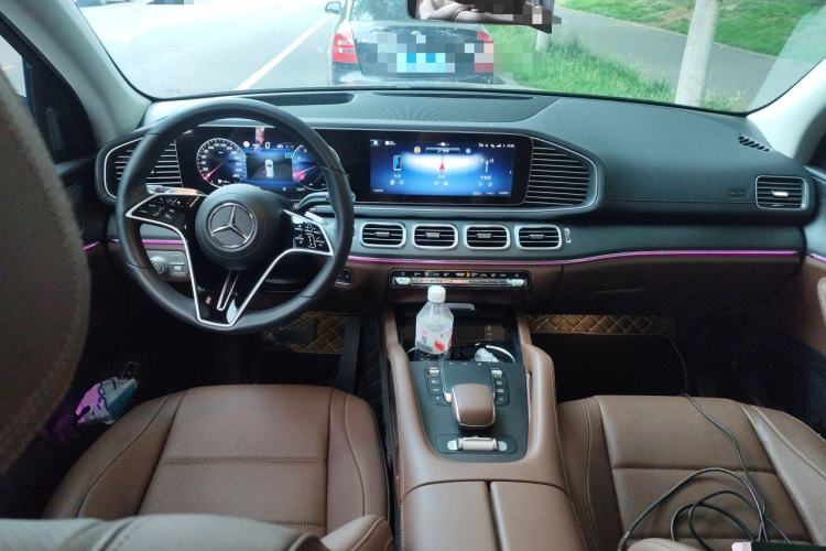 Used Mercedes-Benz GLE 2024 GLE 450 4MATIC Luxury Model Center Console