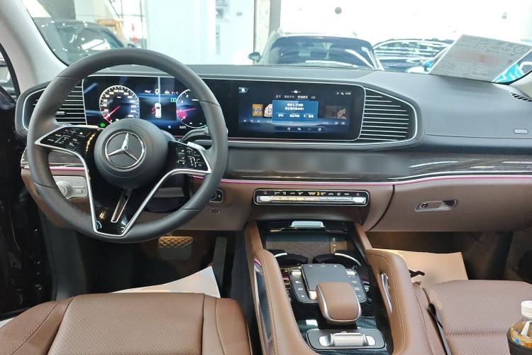 Used Mercedes-Benz GLE 2024 Refreshed GLE 350 4MATIC Stylish Edition Center Console