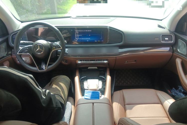 Used Mercedes-Benz GLE 2024 GLE 350 4MATIC Stylish Model Center Console