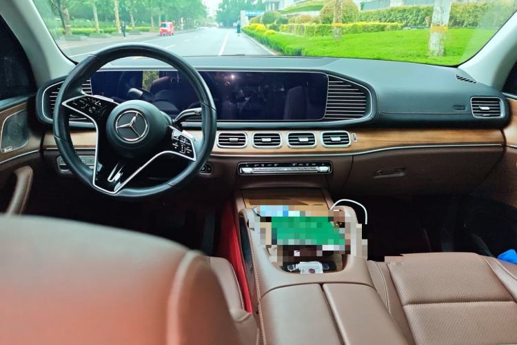 Used Mercedes-Benz GLE 2024 GLE 450 4MATIC Stylish Model Center Console