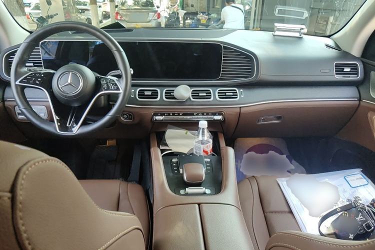 Used Mercedes-Benz GLE 2024 GLE 450 4MATIC Luxury Model Center Console