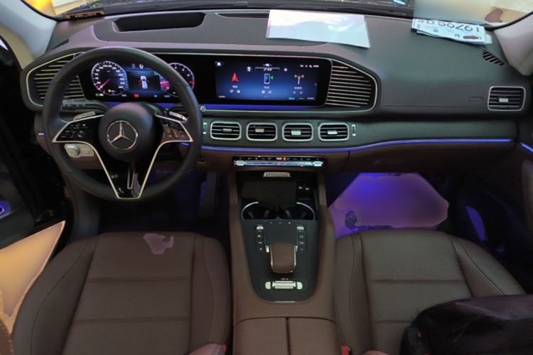 Used Mercedes-Benz GLE 2024 GLE 450 4MATIC Luxury Model Center Console