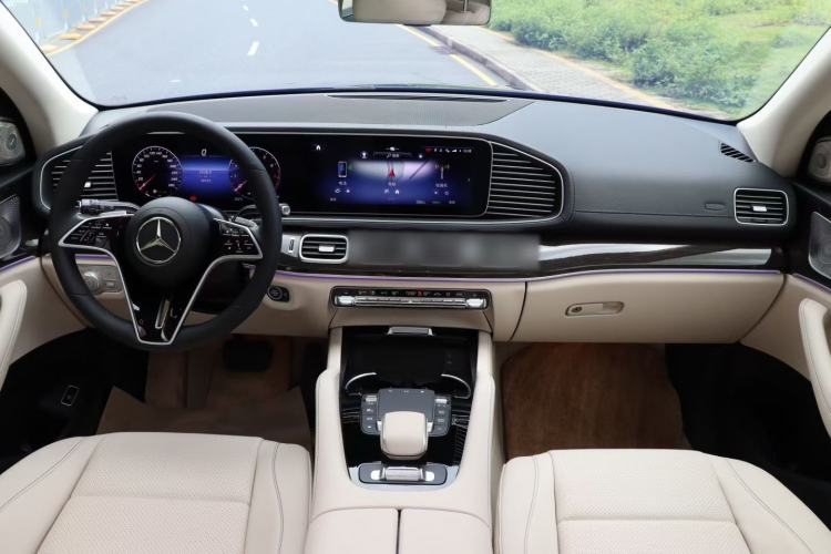 Used Mercedes-Benz GLE 2024 Refreshed GLE 350 4MATIC Stylish Edition Center Console