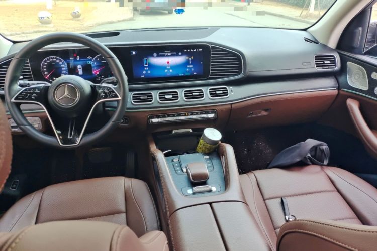 Used Mercedes-Benz GLE 2024 GLE 450 4MATIC Luxury Model Center Console