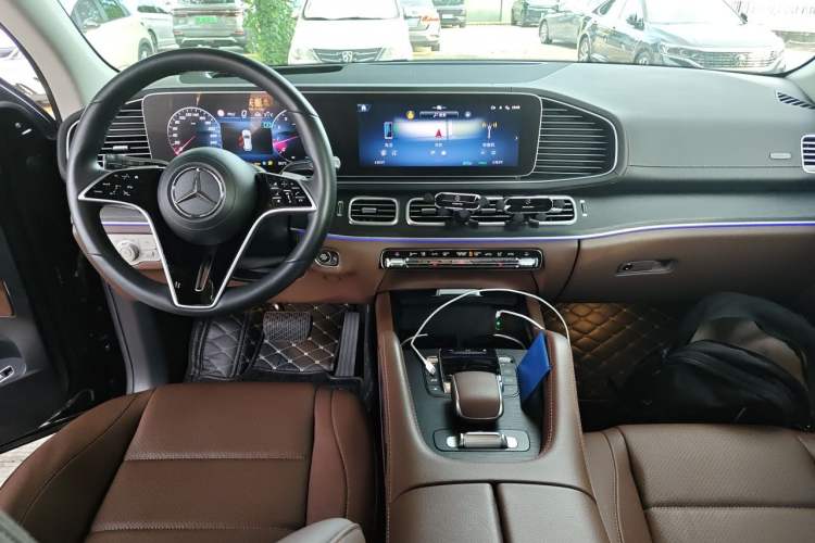 Used Mercedes-Benz GLE 2024 GLE 450 4MATIC Luxury Model Center Console