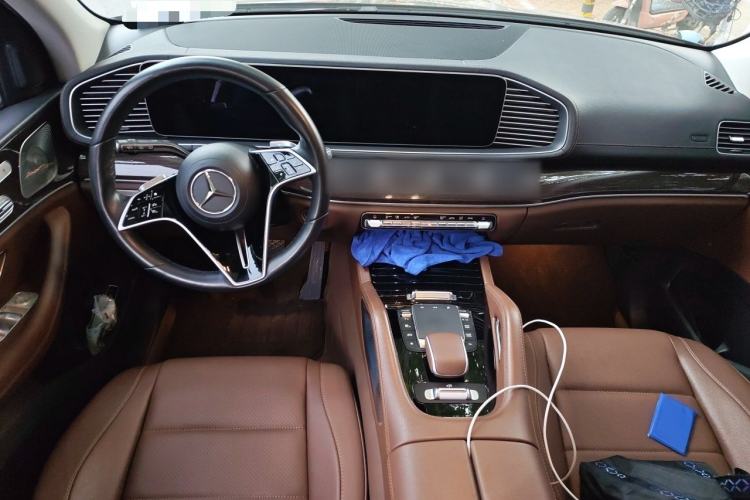 Used Mercedes-Benz GLE 2024 Refreshed GLE 350 4MATIC Stylish Edition Center Console