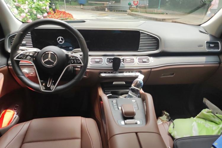 Used Mercedes-Benz GLE 2024 GLE 450 4MATIC Luxury Model Center Console