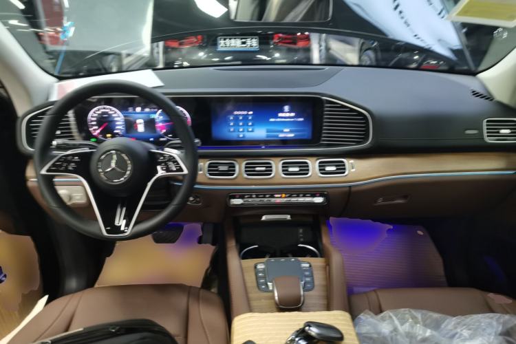 Used Mercedes-Benz GLE 2024 GLE 450 4MATIC Stylish Model Center Console