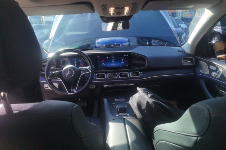 Used Mercedes-Benz GLE 2024 GLE 450 4MATIC Luxury Model Center Console