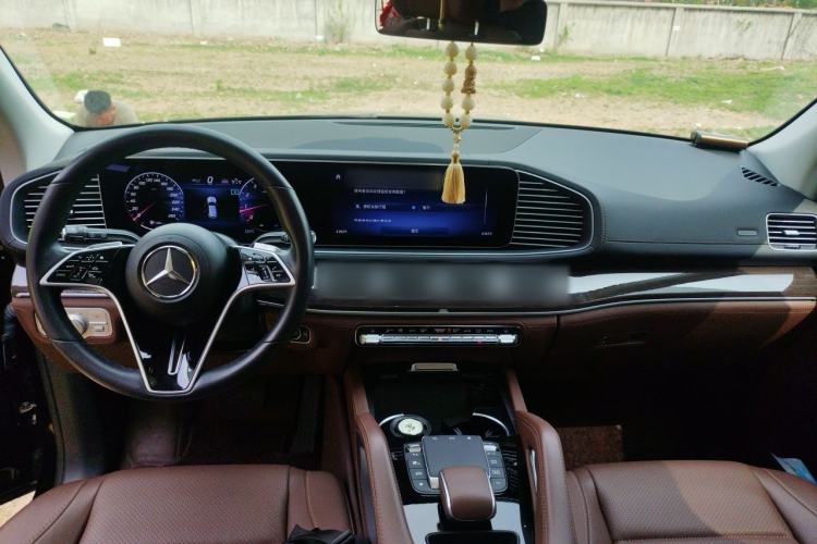 Used Mercedes-Benz GLE 2024 GLE 350 4MATIC Stylish Model Center Console