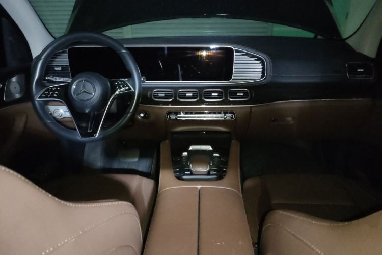 Used Mercedes-Benz GLE 2024 GLE 350 4MATIC Dynamic Edition Center Console