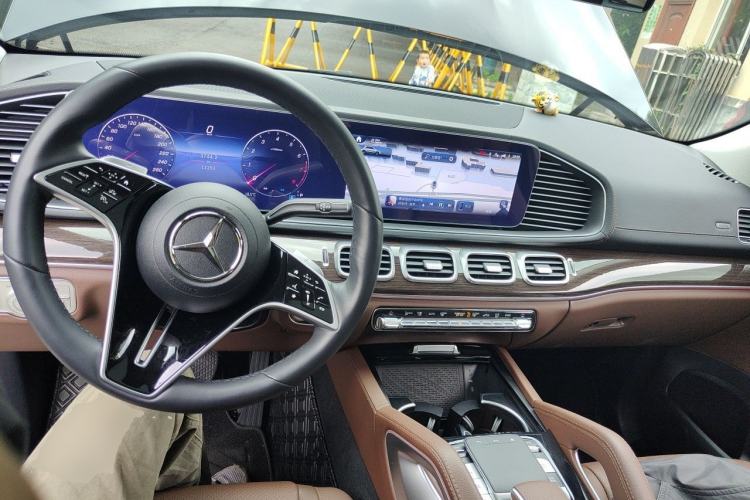 Used Mercedes-Benz GLE 2024 Refreshed GLE 350 4MATIC Stylish Edition Center Console