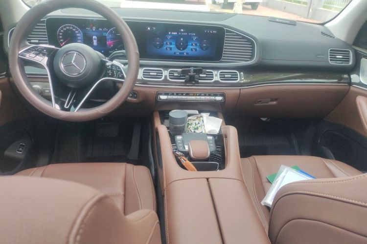 Used Mercedes-Benz GLE 2024 GLE 350 4MATIC Stylish Model Center Console