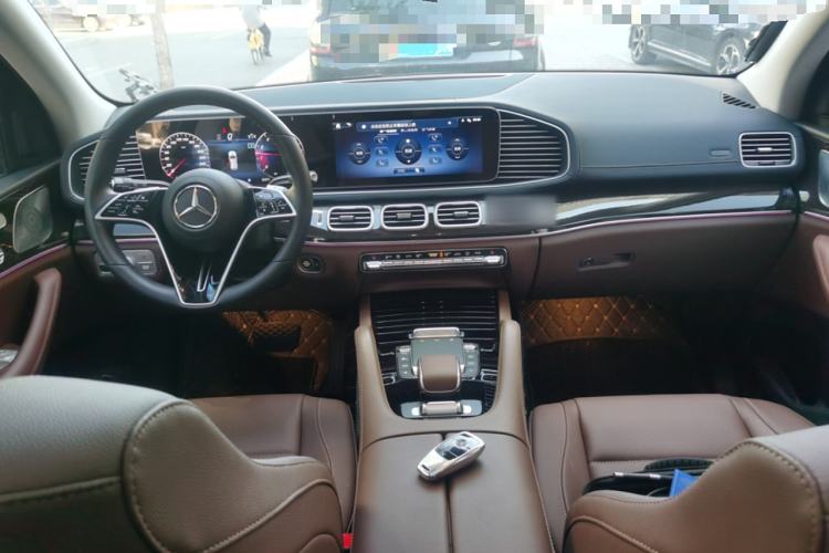 Used Mercedes-Benz GLE 2024 GLE 350 4MATIC Stylish Model Center Console