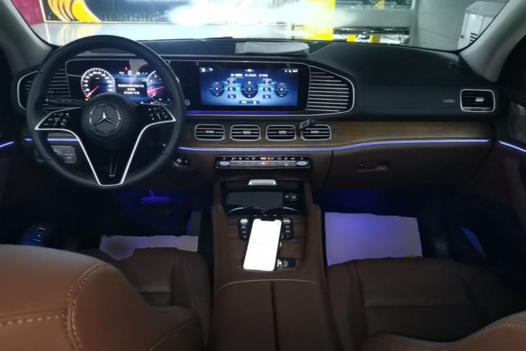 Used Mercedes-Benz GLE 2024 GLE 450 4MATIC Stylish Model Center Console