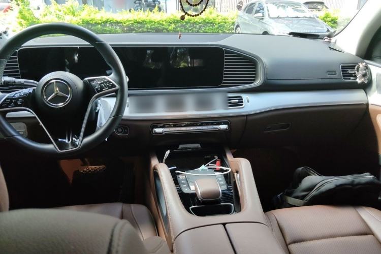 Used Mercedes-Benz GLE 2024 GLE 350 4MATIC Dynamic Edition Center Console