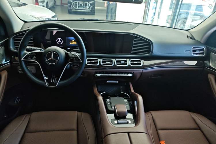 Used Mercedes-Benz GLE 2024 Refreshed GLE 350 4MATIC Stylish Edition Center Console