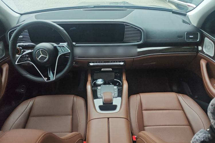 Used Mercedes-Benz GLE 2024 GLE 350 4MATIC Stylish Model Center Console