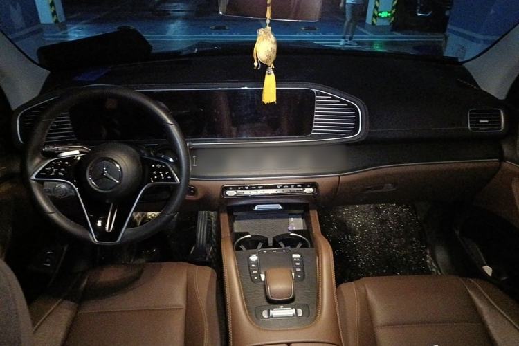 Used Mercedes-Benz GLE 2024 GLE 450 4MATIC Luxury Model Center Console