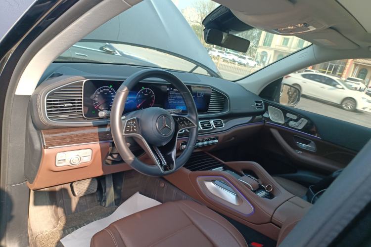 Used Mercedes-Benz GLE 2024 Refreshed GLE 350 4MATIC Stylish Edition Center Console