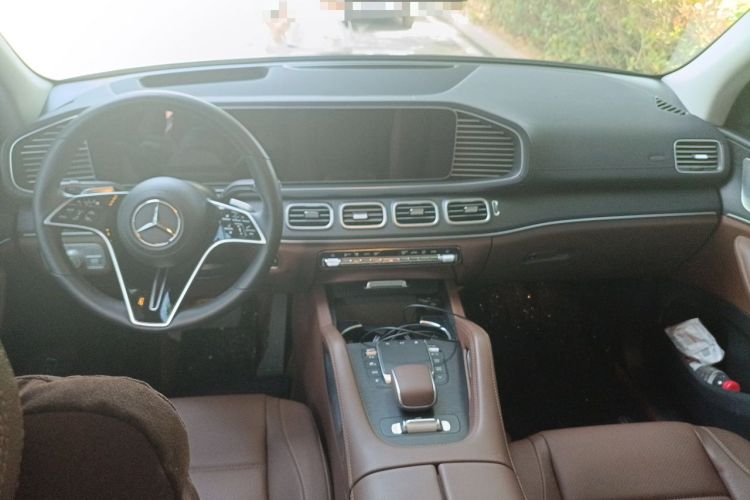 Used Mercedes-Benz GLE 2024 GLE 450 4MATIC Luxury Model Center Console