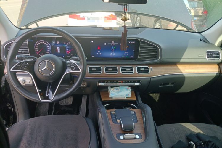 Used Mercedes-Benz GLE 2024 GLE 450 4MATIC Stylish Model Center Console