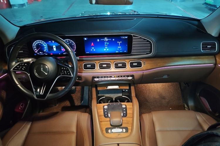 Used Mercedes-Benz GLE 2024 GLE 450 4MATIC Stylish Model Center Console