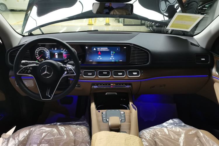 Used Mercedes-Benz GLE 2024 GLE 450 4MATIC Stylish Model Center Console