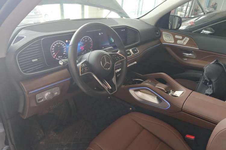 Used Mercedes-Benz GLE 2024 GLE 450 4MATIC Stylish Model Center Console