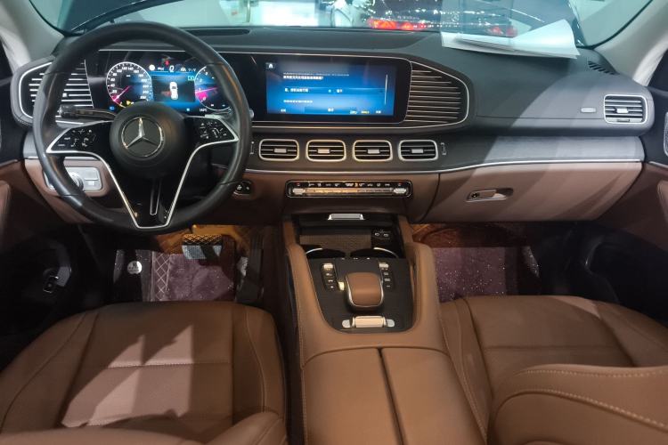 Used Mercedes-Benz GLE 2024 GLE 450 4MATIC Luxury Model Center Console