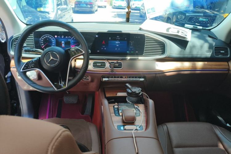 Used Mercedes-Benz GLE 2024 GLE 450 4MATIC Stylish Model Center Console