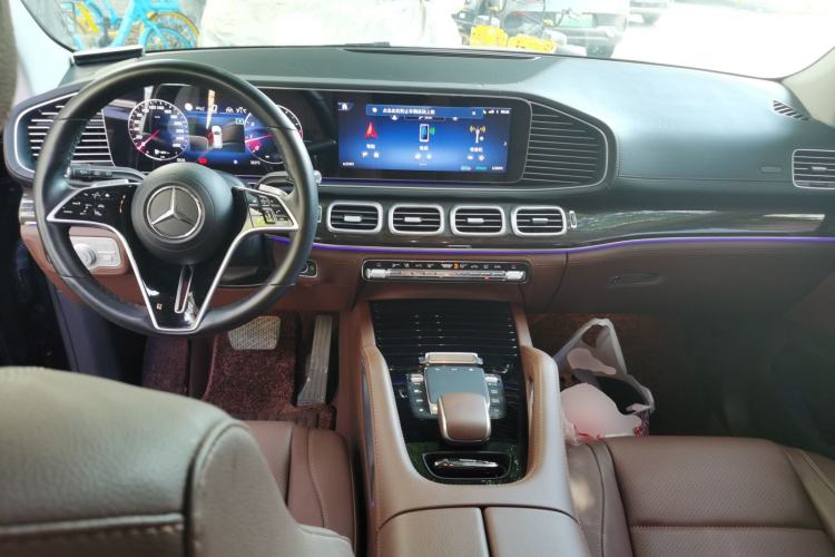 Used Mercedes-Benz GLE 2024 GLE 350 4MATIC Stylish Model Center Console