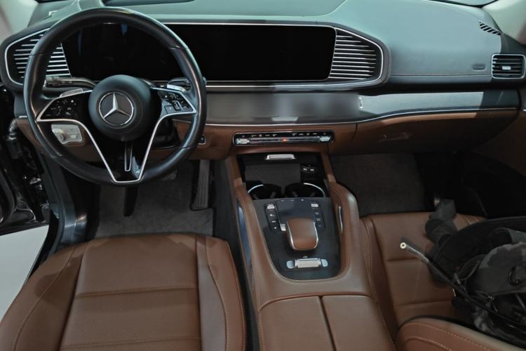 Used Mercedes-Benz GLE 2024 GLE 450 4MATIC Luxury Model Center Console