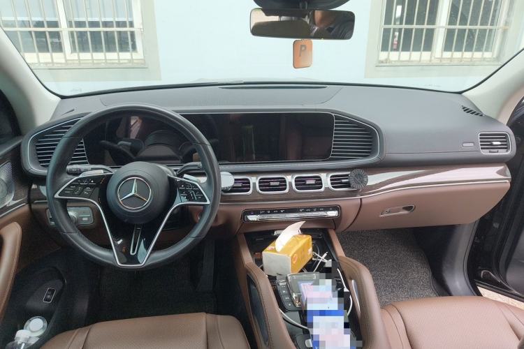 Used Mercedes-Benz GLE 2024 Refreshed GLE 350 4MATIC Stylish Edition Center Console
