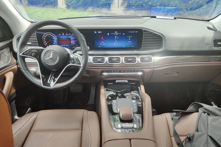 Used Mercedes-Benz GLE 2024 Refreshed GLE 350 4MATIC Stylish Edition Center Console