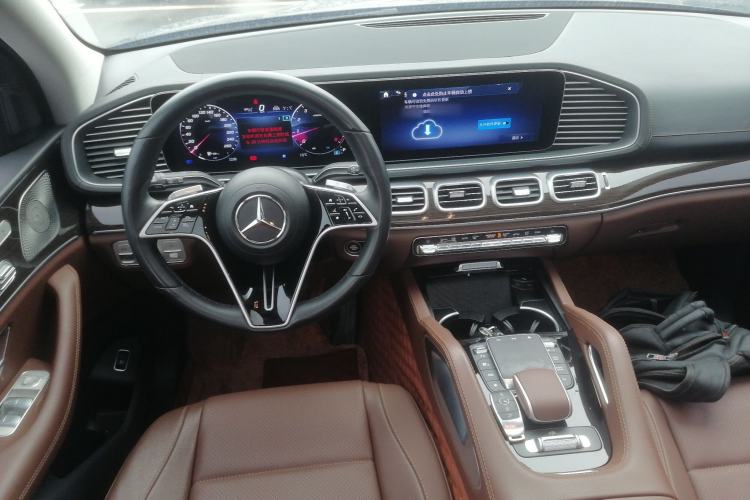 Used Mercedes-Benz GLE 2024 Refreshed GLE 350 4MATIC Stylish Edition Center Console