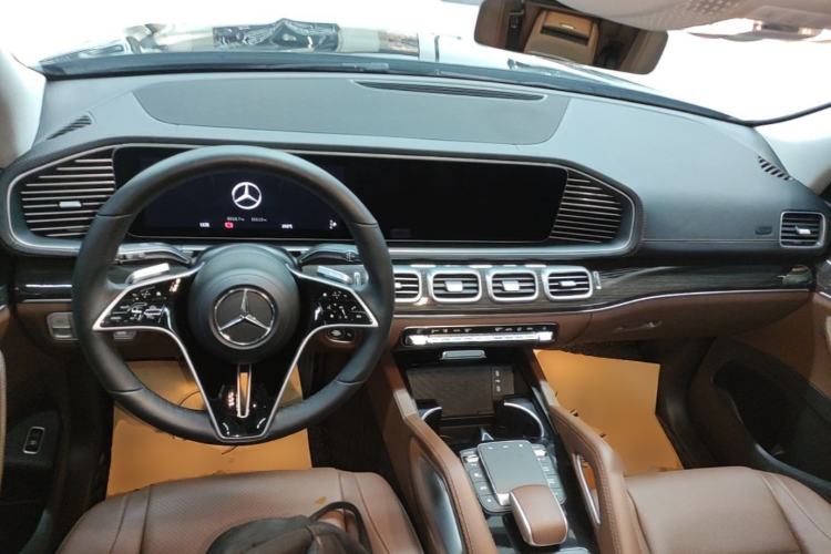 Used Mercedes-Benz GLE 2024 Refreshed GLE 350 4MATIC Stylish Edition Center Console