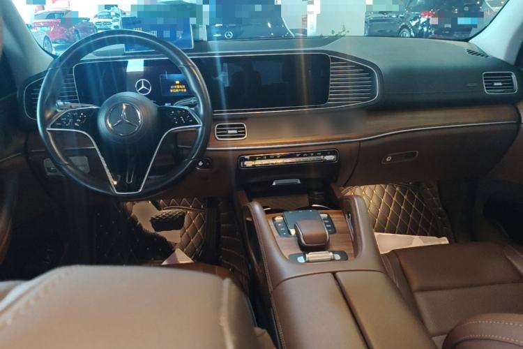 Used Mercedes-Benz GLE 2024 GLE 450 4MATIC Stylish Model Center Console