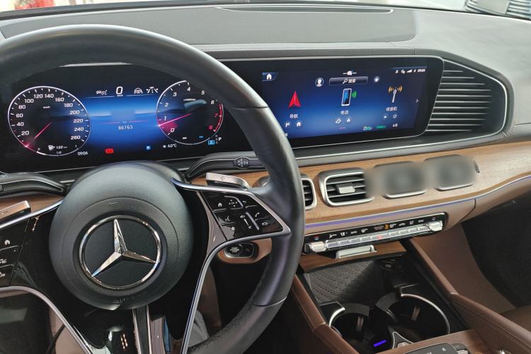 Used Mercedes-Benz GLE 2024 GLE 450 4MATIC Stylish Model Center Console