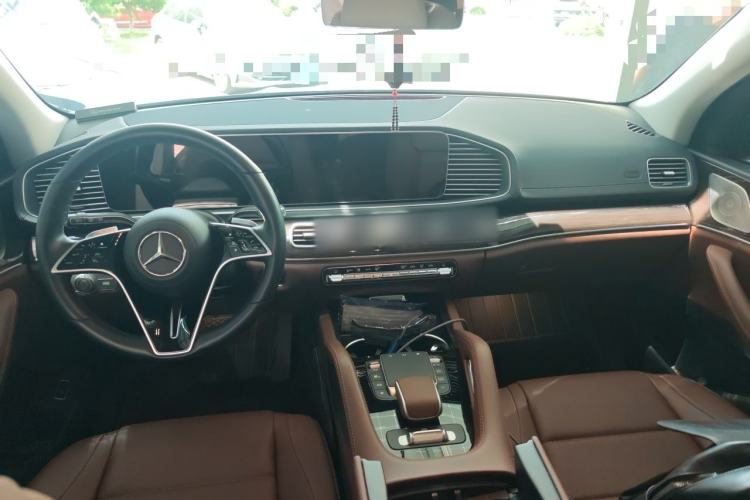 Used Mercedes-Benz GLE 2024 Refreshed GLE 350 4MATIC Stylish Edition Center Console