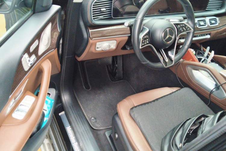 Used Mercedes-Benz GLE 2024 Refreshed GLE 350 4MATIC Stylish Edition Driver Seat