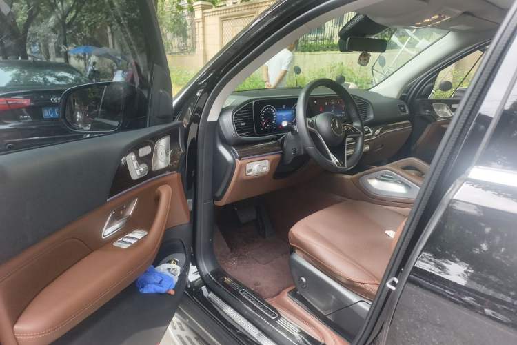 Used Mercedes-Benz GLE 2024 Refreshed GLE 350 4MATIC Stylish Edition Driver Seat