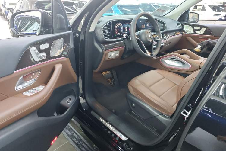Used Mercedes-Benz GLE 2024 Refreshed GLE 350 4MATIC Stylish Edition Driver Seat