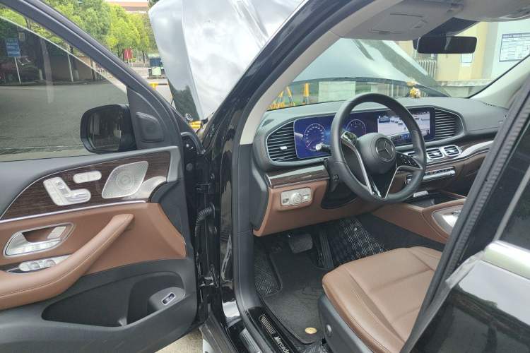 Used Mercedes-Benz GLE 2024 Refreshed GLE 350 4MATIC Stylish Edition Driver Seat