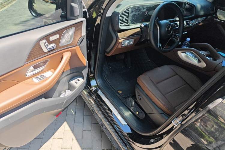 Used Mercedes-Benz GLE 2024 Refreshed GLE 350 4MATIC Stylish Edition Driver Seat