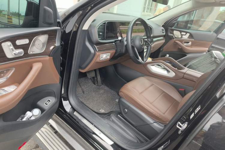 Used Mercedes-Benz GLE 2024 Refreshed GLE 350 4MATIC Stylish Edition Driver Seat