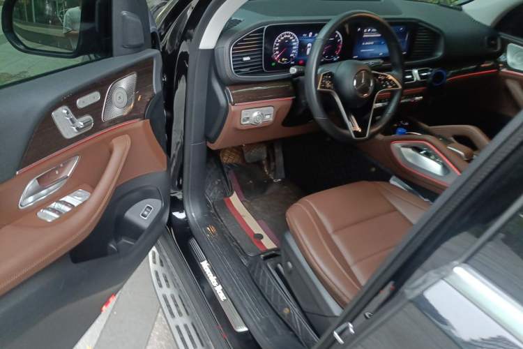 Used Mercedes-Benz GLE 2024 Refreshed GLE 350 4MATIC Stylish Edition Driver Seat